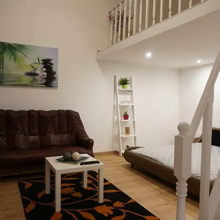 Klau Apartman Apartment *